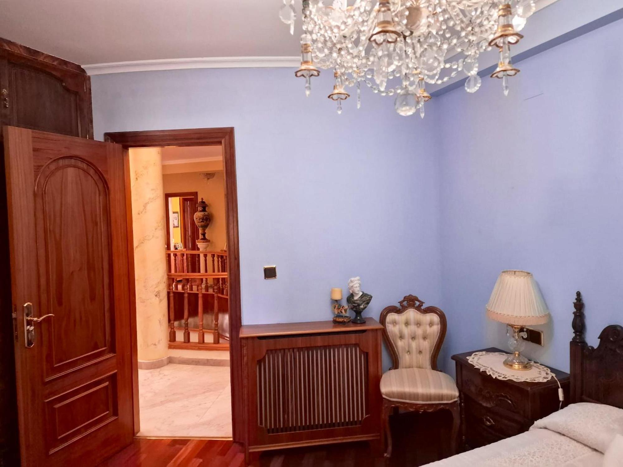 Spacious House With Pool And Garden In Congosto Holiday home