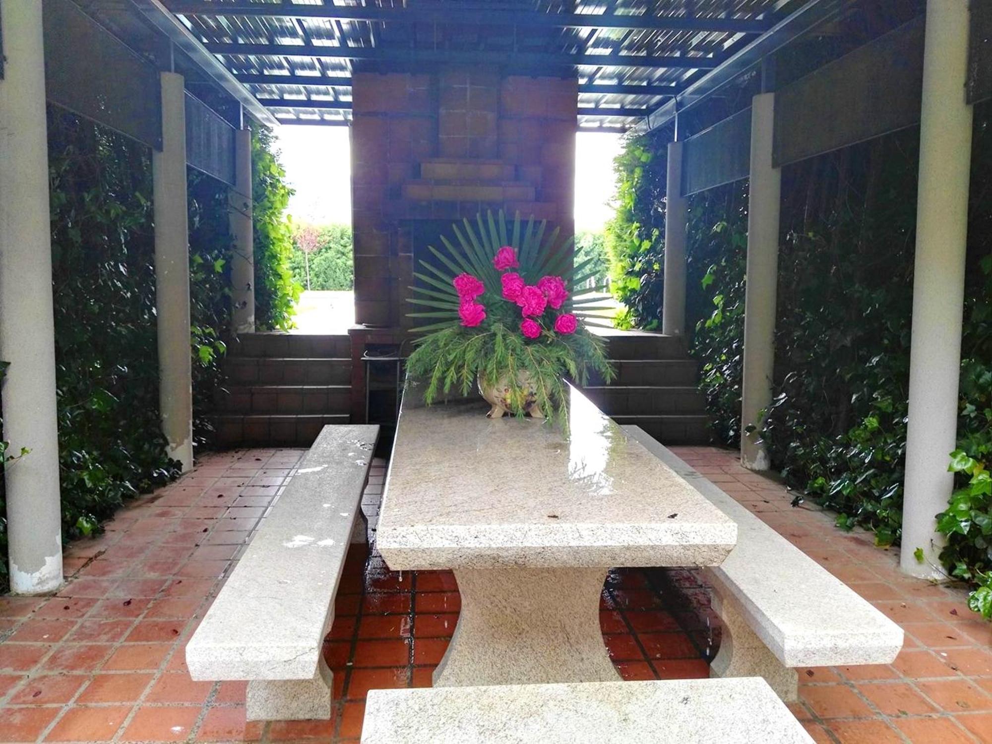 Spacious House With Pool And Garden In Congosto Holiday home *