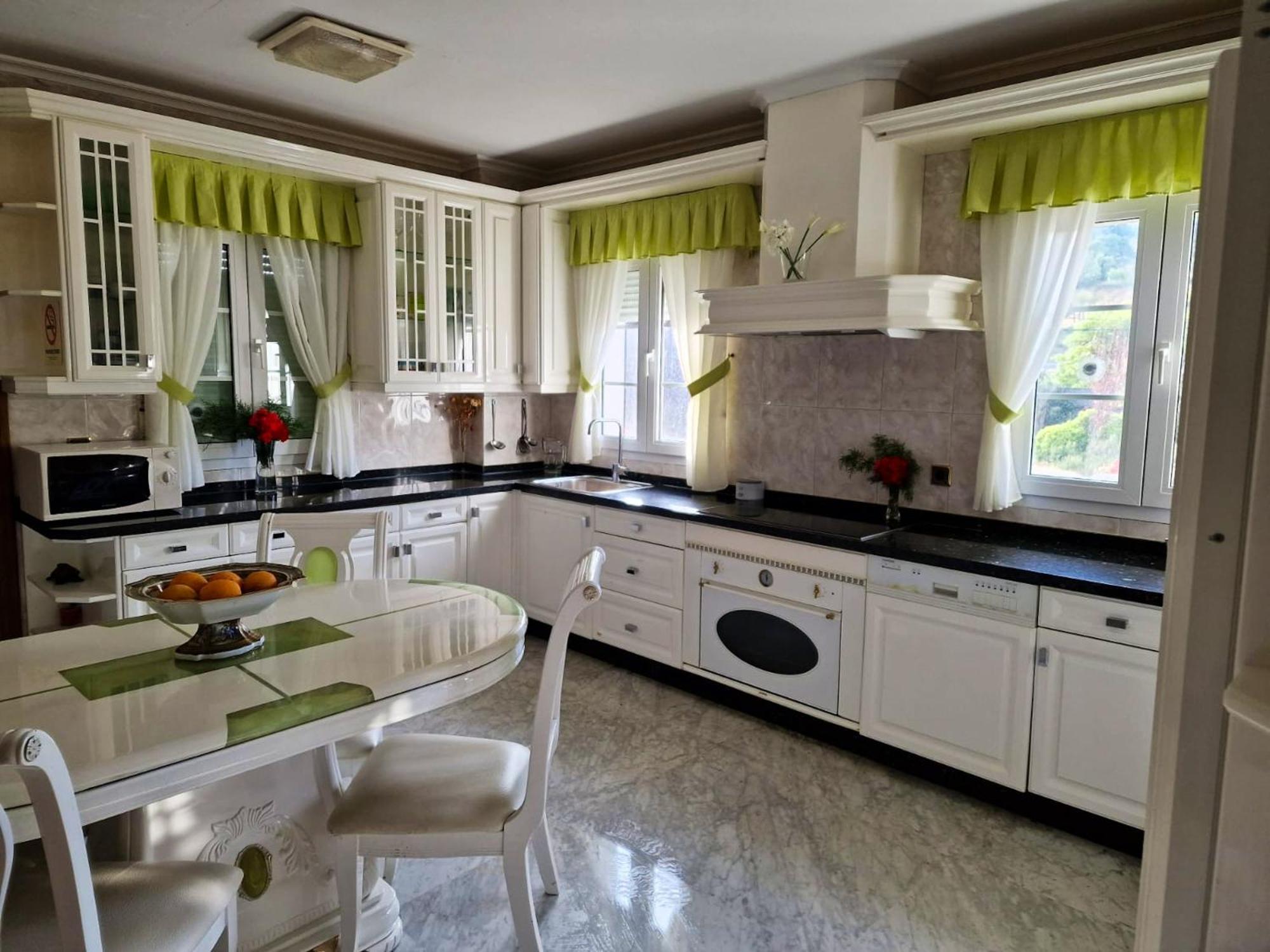 Spacious House With Pool And Garden In Congosto Benalmádena